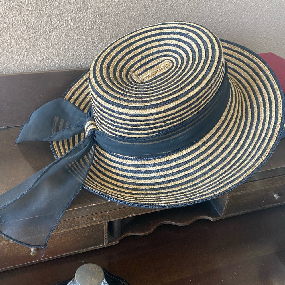Black & Tan striped straw natural hat